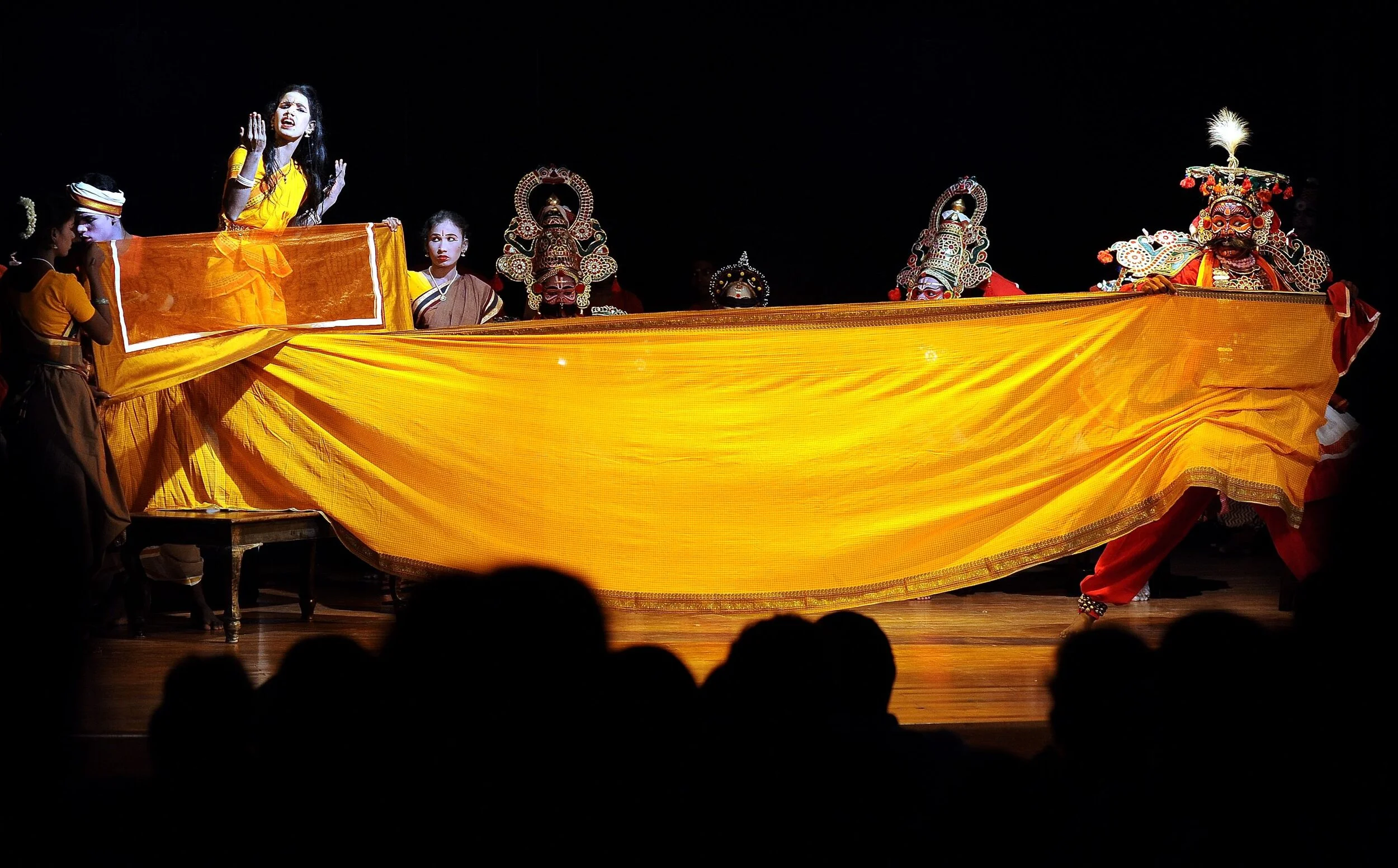 Qizidan porno blowjob Eskalatorda jinsiy aloqa fotosuratlari